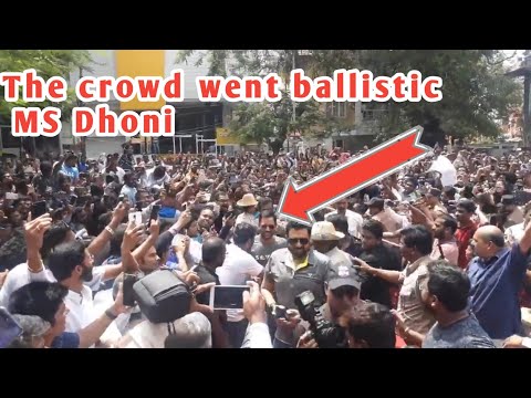 MS Dhoni visited Bengaluru What ah Crowed | The crowd went ballistic