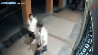 Il rapinatore seriale segue le vittime: la fuga dopo l'aggressione e l'inseguimento