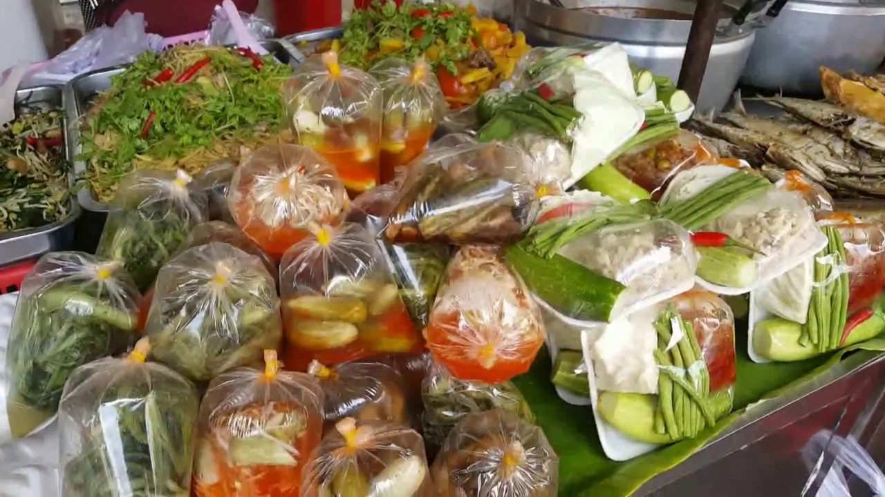 Cambodian Street Food - Amazing Ready Food And Fresh Food In Phnom Penh Market