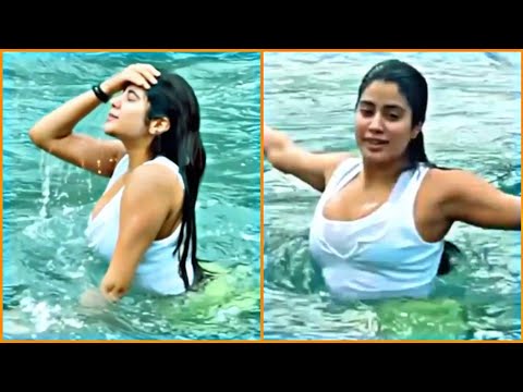 Janvi Kapoor Enjoying In Beach/ By Smart Tv