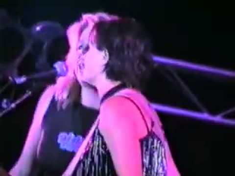 Kasey & Becky having fun at Tamworth CMF 2001