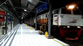 preview picture of video '#KAHarina #IndonesianRailways Sepur Harina Mlebet Stasiun SemarangTawang'