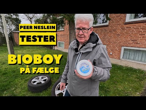 Peer Neslein tester Bioboy på sine snavsede alufælge