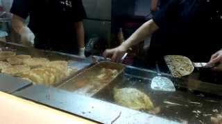 preview picture of video 'Making Omusoba & Okonomiyaki'