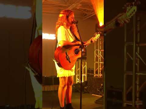 Cuban-French singer Niuver is star performer at Art Nexus Party