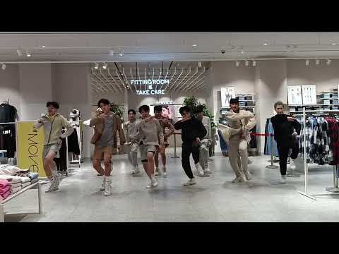 ( In Public )U,DARARI -TREASURE By DIVINIZE Cover TREASURE ‎@hennesandmauritz   Centralworld 4-9-22
