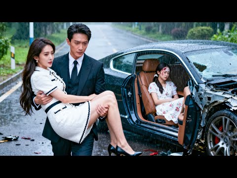 Married 7 Years,He Saved His Mistress Instead of Her—After Divorce, He Regrets Losing Her!