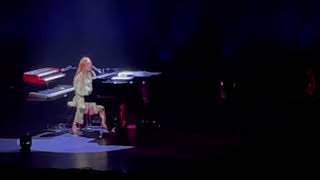 TORI AMOS Performs FROG ON MY TOE Solo After Wishing Happy Father's Day!  June 18, 2023