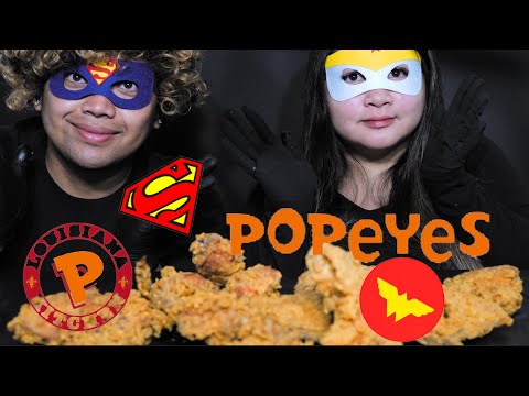 (MUKBANG ASMR) SUPERMAN AND WONDERWOMAN EAT POPEYES CHICKEN