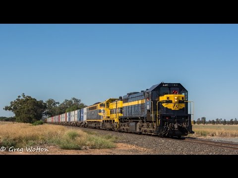 Australian Trains: Qube's 9372 Deni Freight