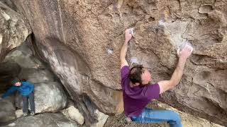 Video thumbnail of Dark Silhouette, V8. Hueco Tanks
