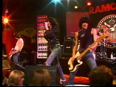 Ramones - 04 - Don't Come Close (live)