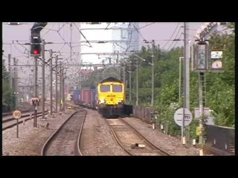Freightliner 66955 passes Hanwell with a container train 26/06/2010