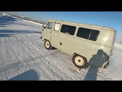 Впервые еду на Буханке, в город. Перегоняем автомобиль, его новому владельцу.