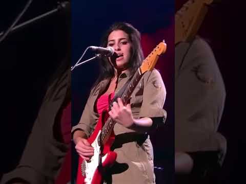 A young Amy playing Wembley Arena in 2004 for the Fender StratPack 50th anniversary celebration 🖤
