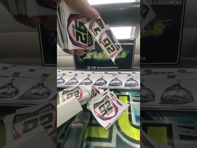 Vídeo relacionado con F1 Racing Stickers, 50 unidades, vinilo impermeable para coche, moto, bicicleta, monopatín, portátil, adultos y niños