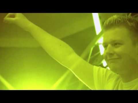 Dave McCullen • Bitch  (Antler Subway Belgium)