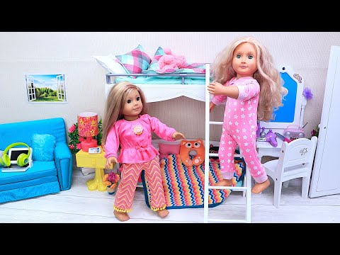 Sister Dolls Evening Routine in Bunk Bedroom with Pink Pyjamas! PLAY DOLLS