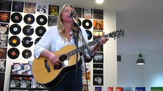 Lissie performs &quot;Stay&quot; at HMV, Arndale Manchester, 14th February 2016