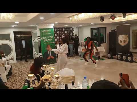 krystel elektra -  prestation de soulever le pied à la soirée premier bet