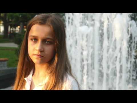 Monika Bogdanowicz  - Takie miejsce (Official Video) Utalentowana dziewczynka