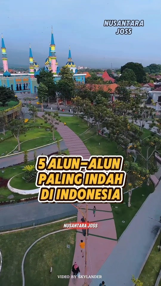 Jelajahi keindahan alun-alun terindah di Indonesia, tempat yang pas untuk berjalan santai dan menikmati suasana kota! 🌺...
