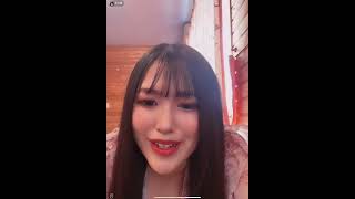 ２０歳ギャルTikTokライブ美谷間チラ　着衣巨乳