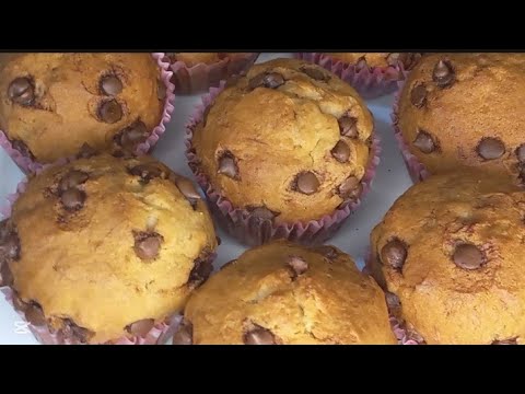 චොක්ලට් චිප්ස් ම්ශ්‍ර රසවත්  බනානා මෆින්   (moist and soft chocolate chip banana muffins)