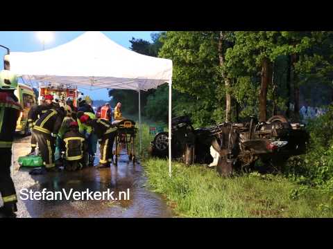 Eenzijdig ongeval auto tegen boom A28 't Harde - ©StefanVerkerk.nl