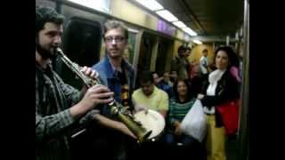 preview picture of video 'Música Livre tocando Samba da benção no Metro do RJ.MOV'