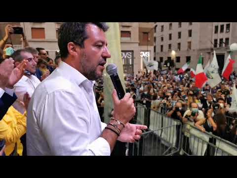 MATTEO SALVINI IN PIAZZA A NAPOLI
