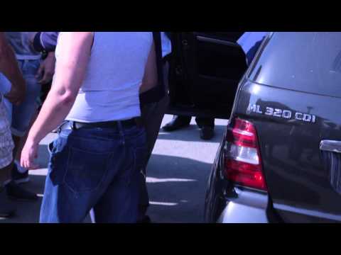 Ionel Dinu agresat de către susţinătorii primarului Cătălin Corbea VIDEO 1