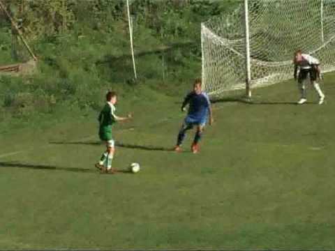 Meci al copiilor la academia de fotbal Hagi