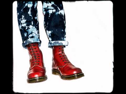The Liptones - My Tiny Red Dr. Martens Boots (Subtítulos Español)