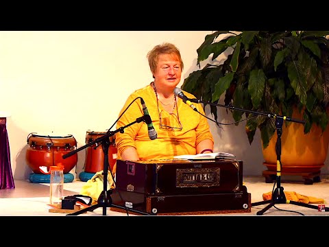 Meditation und Mantrasingen im Satsang mit Shivakami - Yoga Vidya Ritual Kirtan 07:00 Uhr 04.08.2020