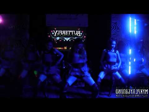 Rania   Dr Feel God  mirror