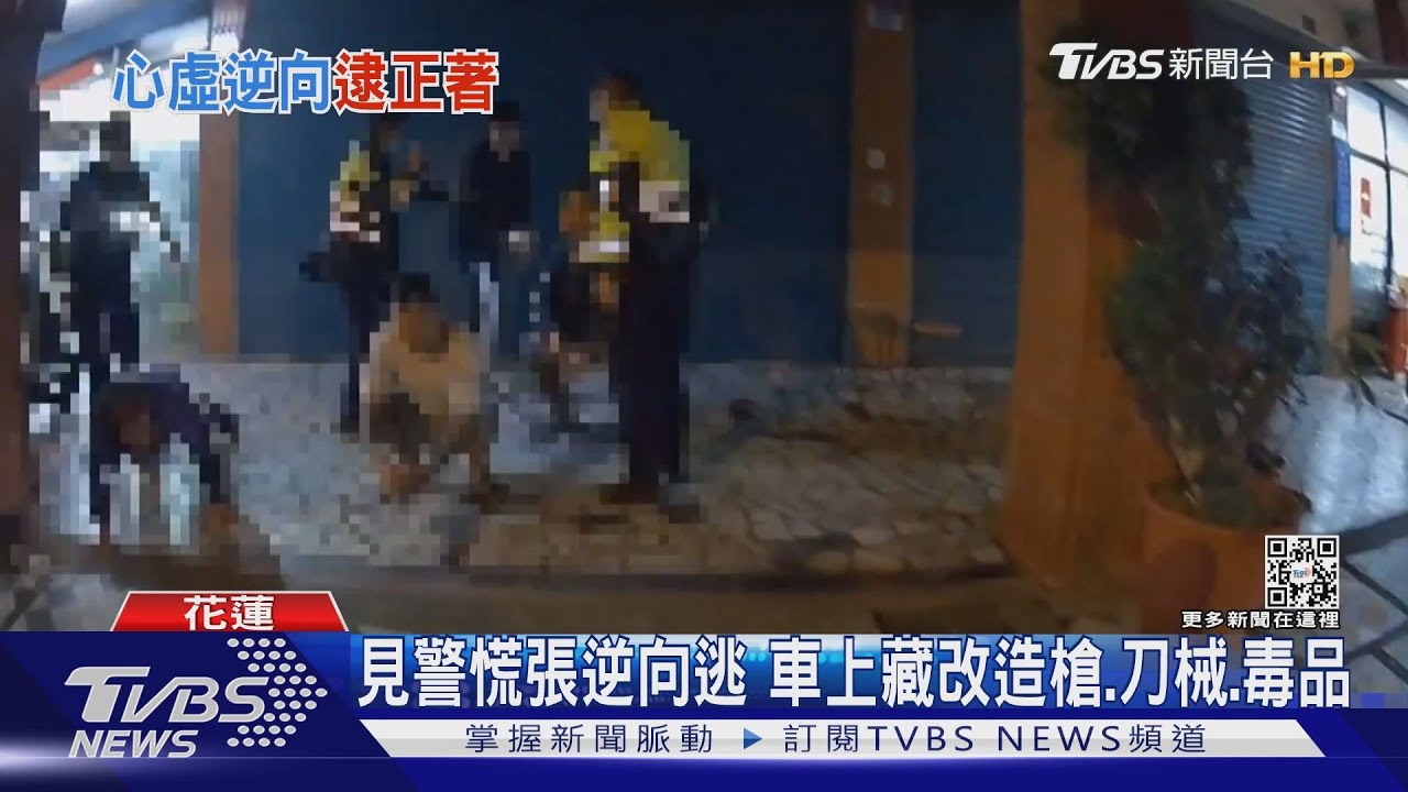 見警慌張逆向逃 車上藏改造槍、刀械、毒品
