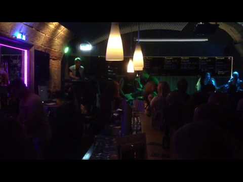 Foolhouse - Shake me down performed @ Stärnebar Bolligen 10.06.2017