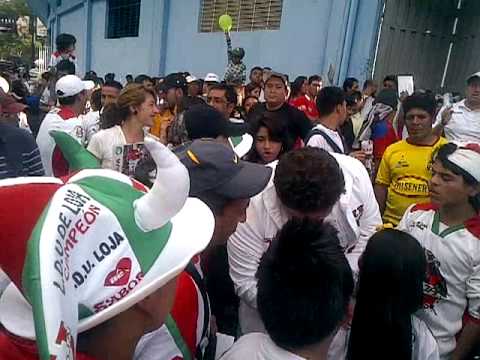 "Karnaval de la Garra del Oso" Barra: La Garra del Oso &bull; Club: Liga de Loja