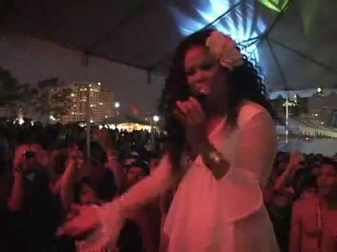 The Perry Twins and Niki Haris LIVE at the Long Beach Lesbian and Gay Pride Celebration 2009