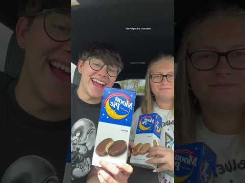 WHICH MOON PIE WOULD YOU CHOOSE?! 😍😋 #moonpie #wouldyourather #foodie