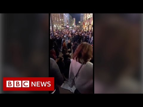 Covid UK restrictions: Saturday night street scenes - BBC News