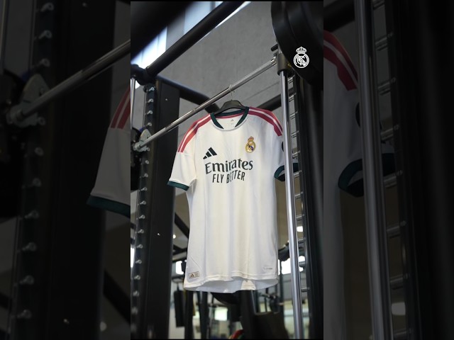 Vídeo relacionado con Riñonera Real Madrid 25/26 Ajustable y cómoda para Colegio, Viajes, Ocio Diario y Actividades Deportivas