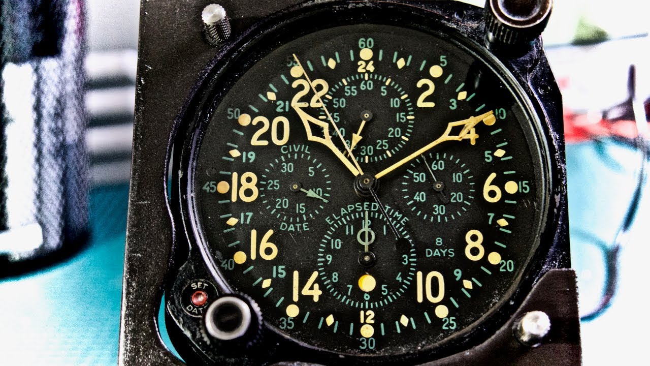 WWII Aircraft Clock E-37500 Overview