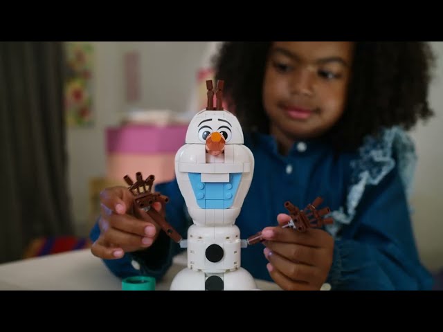 Vídeo relacionado con LEGO | Disney Frozen Divertido Pícnic de Olaf y Bruni de Juguete - Figura de Muñeco de Nieve con Mantel y Accesorios de Pícnic - Decoración del Dormitorio - Regalo para Niñas de 7+ Años y Fans - 43287