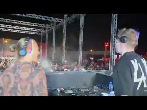 Kevin De Vries and Konstantin Sibold playing Become Immortal And Then Die