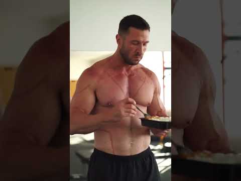 HALO SERIES TRAINING! | Pablo Schreiber Getting Shredded To Play Master Chief | STRATS