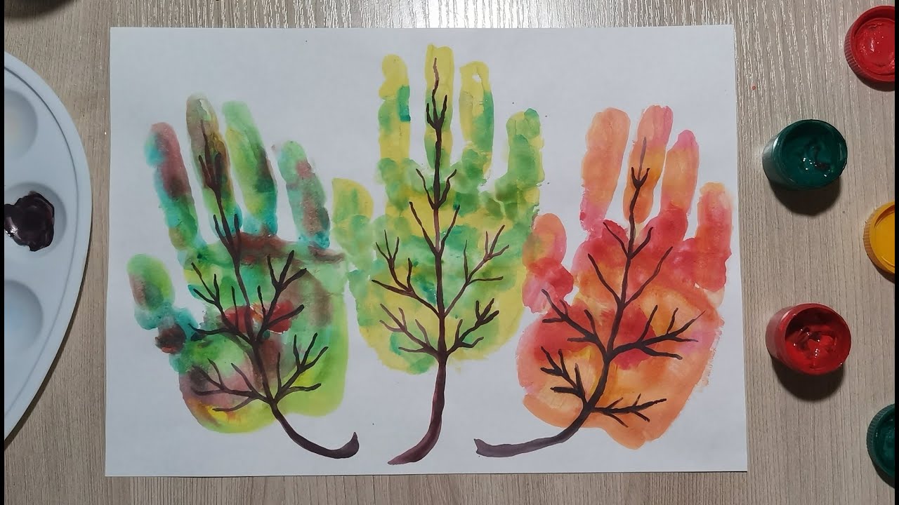 Рисуем ладошками осенние листья. thumbnail