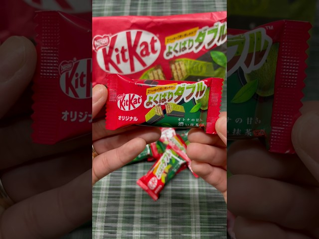 Vídeo relacionado con OG ASIA Kitkat Double Pack - Fresa y Matcha - de Japón 20 barras de chocolate - Paquete de 2 - - 2 x 111 g