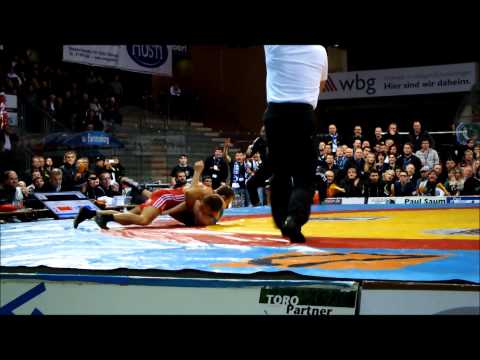 Ghenadie Tulbea mit Schultersieg in der Helios Arena